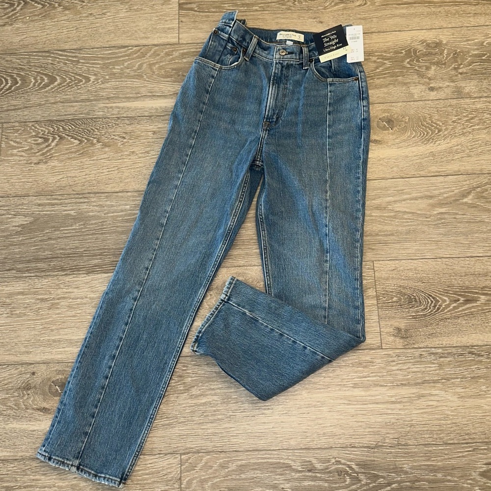 NEW Abercrombie Curve Love 90s Straight Leg Ultra High Rise jeans 27 short (4s)